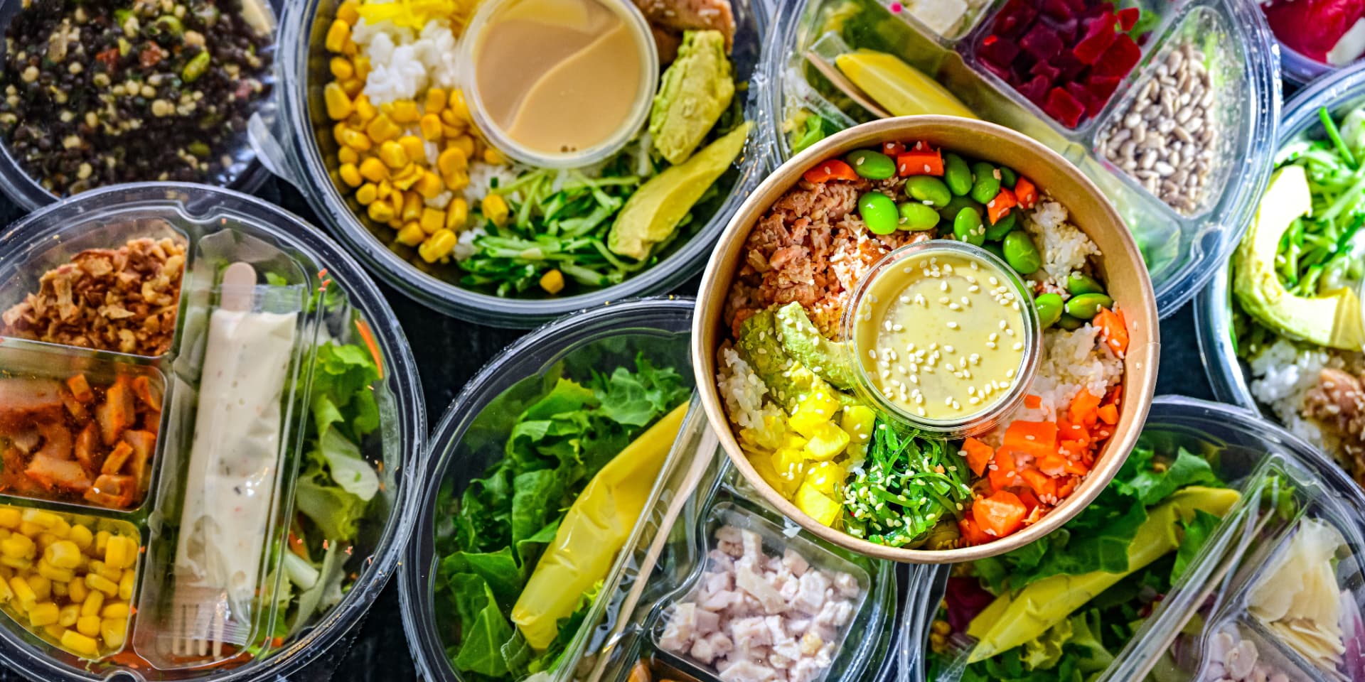 Frische Salatbowls und Fertiggerichte für den gekühlten Lebensmittelversand